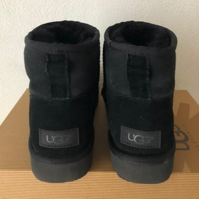 UGG(アグ)のUGG クラッシック ミニブーツ2 黒　23㎝ レディースの靴/シューズ(ブーツ)の商品写真