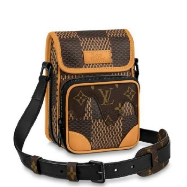 LOUIS VUITTON(ルイヴィトン)のlouis vuitton nigo AMAZONE MESSENGER Bag メンズのバッグ(ショルダーバッグ)の商品写真