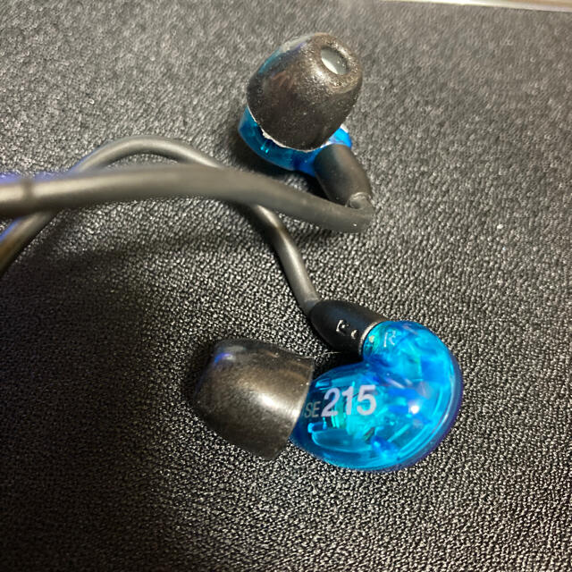 Shure SE215 Special Edition スマホ/家電/カメラのオーディオ機器(ヘッドフォン/イヤフォン)の商品写真