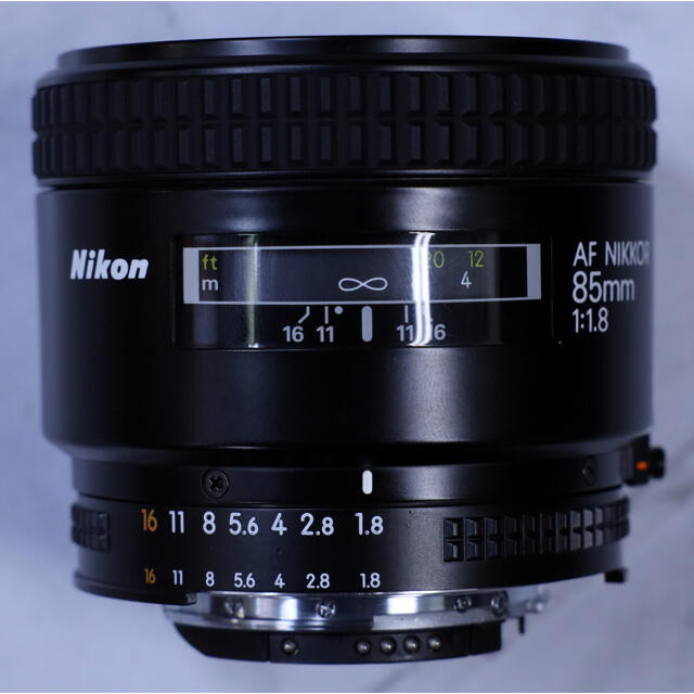 Nikon型番Nikon AF NIKKOR 85mm f1.8 美品