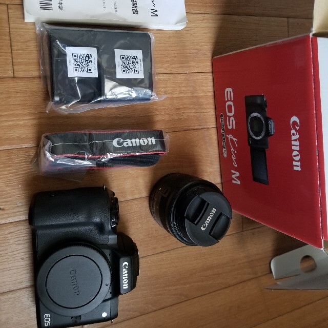 ❤️新品カメラバッグ&予備バッテリー付き❤️CANON EOS M100❤️