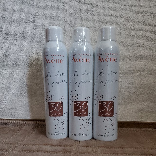 Avene(アベンヌ)の【匿名配送】アベンヌウォーター　300ml 　3本セット コスメ/美容のスキンケア/基礎化粧品(化粧水/ローション)の商品写真