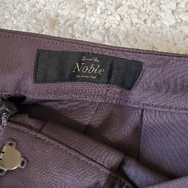 Noble(ノーブル)のnoble 膝上スカート グレー レディースのスカート(ひざ丈スカート)の商品写真