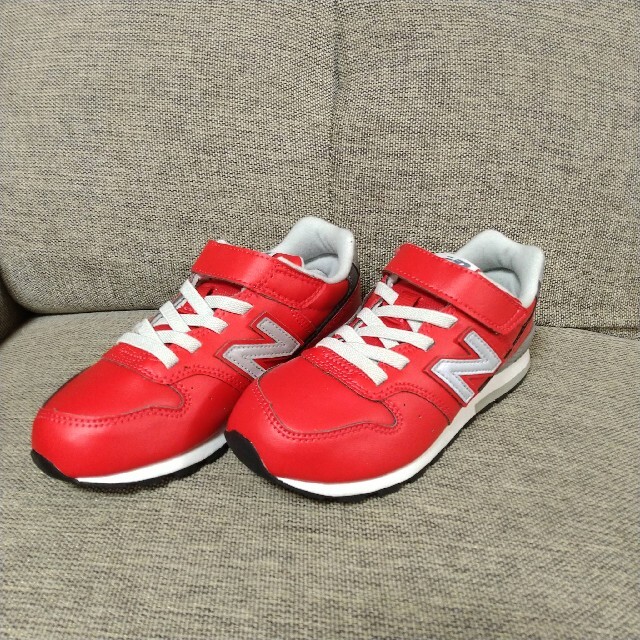 New Balance(ニューバランス)の専用です！ニューバランス　スニーカー　キッズ　20.0　レザー キッズ/ベビー/マタニティのキッズ靴/シューズ(15cm~)(スニーカー)の商品写真