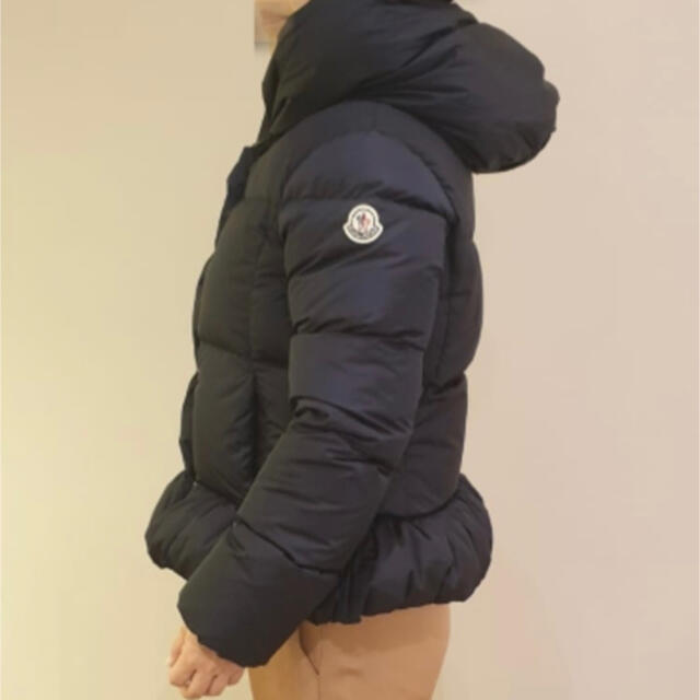 MONCLER(モンクレール)のモンクレール　14A ペプラムダウンジャケット　ネイビー レディースのジャケット/アウター(ダウンジャケット)の商品写真