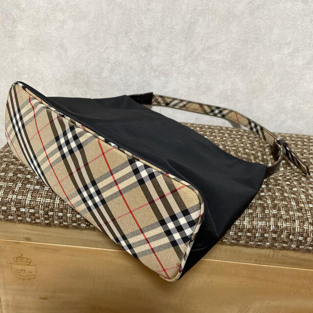 BURBERRY(バーバリー)の⭐️専用です⭐️美品⭐️バーバリー　バッグ　 レディースのバッグ(ショルダーバッグ)の商品写真