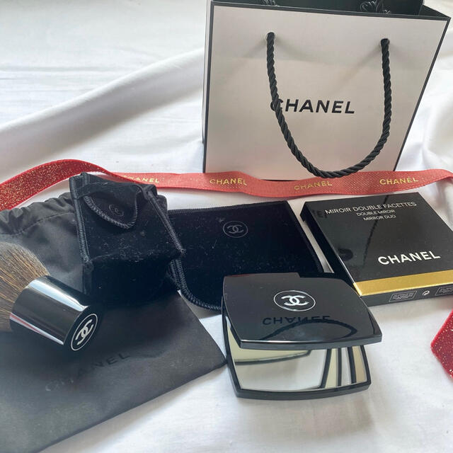 CHANEL コンパクトミラー＆パウダーブラシ セット