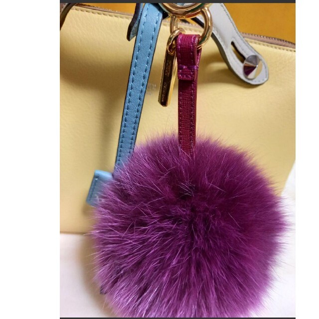 FENDI フェンディ ファーポンポンチャーム(パープルカラー