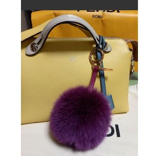 フェンディ(FENDI)のFENDI フェンディ ファーポンポンチャーム(パープルカラー)(バッグチャーム)