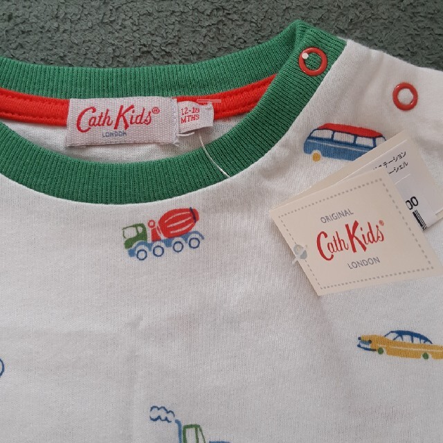 Cath Kidston(キャスキッドソン)の新品【Cath Kidston】キャスキッドソン★長袖Tシャツ 80 乗り物柄♪ キッズ/ベビー/マタニティのベビー服(~85cm)(Ｔシャツ)の商品写真