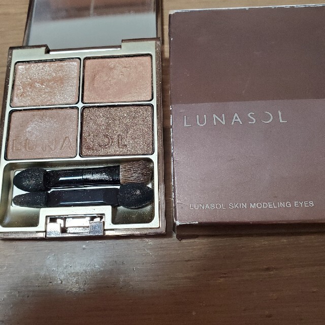 LUNASOL(ルナソル)のルナソルスキンモデリングアイズ01 コスメ/美容のベースメイク/化粧品(アイシャドウ)の商品写真