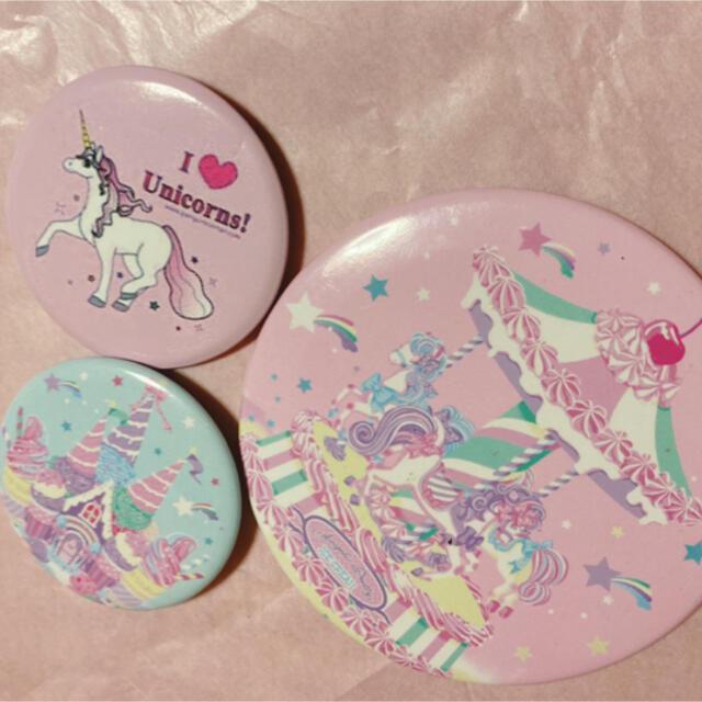 Angelic Pretty(アンジェリックプリティー)のPretty♡ノベルティ缶バッチ2つ♡おまけ エンタメ/ホビーのアニメグッズ(バッジ/ピンバッジ)の商品写真