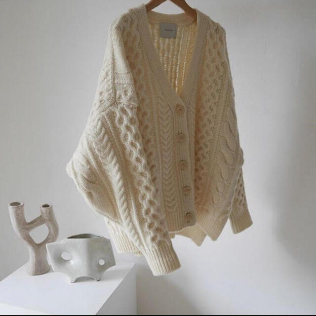 ARGUE WOOL CABLE WIDE KNIT CARDIGAN