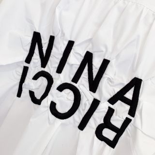 NINA RICCI バックロゴ刺繍Tシャツ