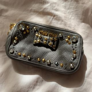 ミュウミュウ(miumiu)のmiumiu ビジューミニポーチ(ポーチ)