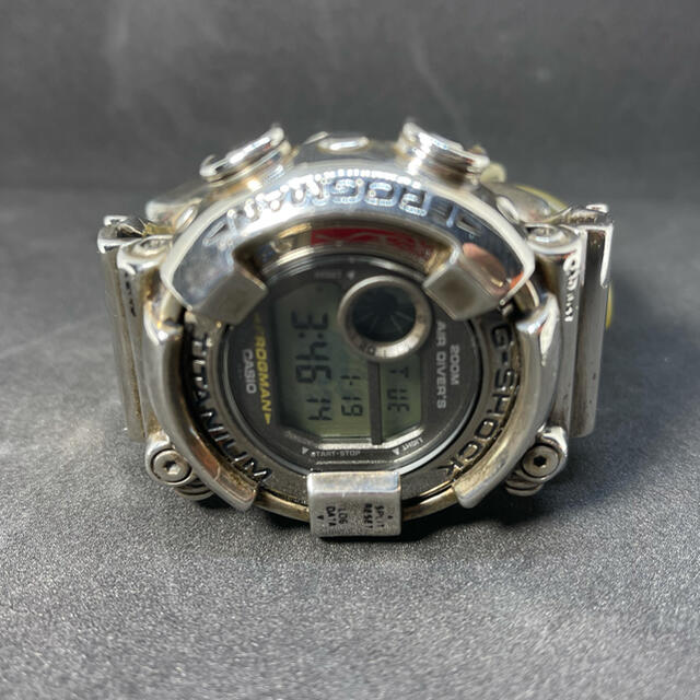 G-SHOCK(ジーショック)のG-SHOCK カスタム　シルバー メンズの時計(腕時計(デジタル))の商品写真