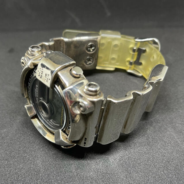 G-SHOCK(ジーショック)のG-SHOCK カスタム　シルバー メンズの時計(腕時計(デジタル))の商品写真