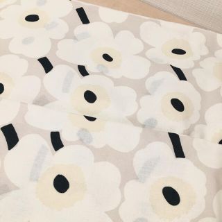 マリメッコ(marimekko)のマリメッコ 布 約70×50 ハーフカット ウニッコ ベージュ(生地/糸)