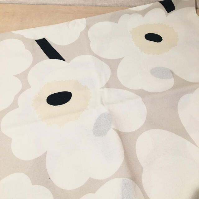 marimekko(マリメッコ)のマリメッコ 布 約70×50 ハーフカット ウニッコ ベージュ ハンドメイドの素材/材料(生地/糸)の商品写真