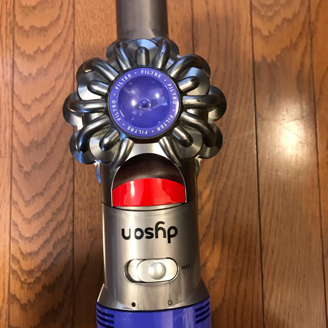 Dyson V8