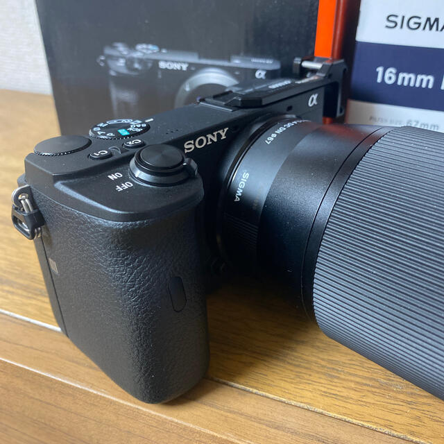 SONY(ソニー)のSONY α6600 単焦点レンズセット(SIGMA16mmF1.4) スマホ/家電/カメラのカメラ(ミラーレス一眼)の商品写真