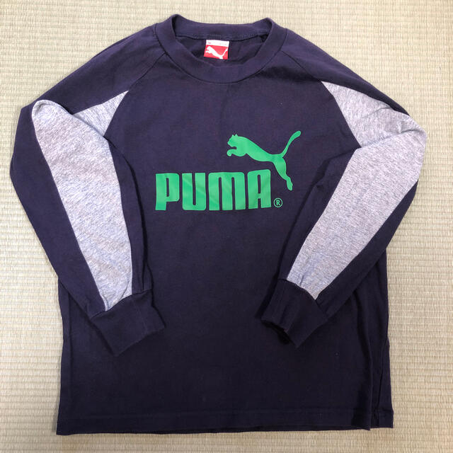 PUMA(プーマ)のプーマ　PUMA ロンT 130cm 紺色　長袖Tシャツ キッズ/ベビー/マタニティのキッズ服男の子用(90cm~)(Tシャツ/カットソー)の商品写真