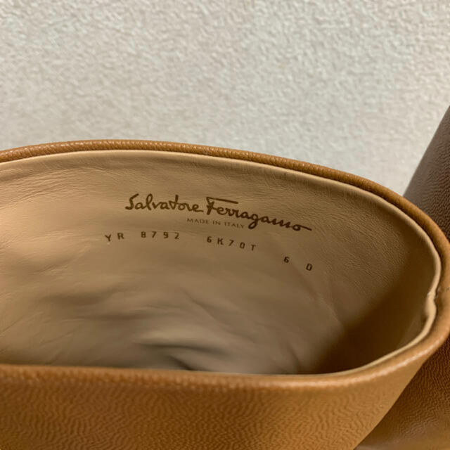 Salvatore Ferragamo(サルヴァトーレフェラガモ)のruru様　専用 レディースの靴/シューズ(ブーツ)の商品写真