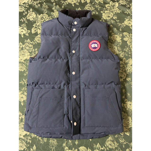 CANADA GOOSE(カナダグース)の小次郎様専用　10周年記念 カナダグース ダウンベスト サイズS メンズのジャケット/アウター(ダウンベスト)の商品写真