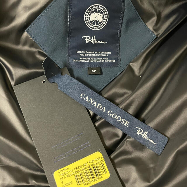 CANADA GOOSE(カナダグース)の小次郎様専用　10周年記念 カナダグース ダウンベスト サイズS メンズのジャケット/アウター(ダウンベスト)の商品写真