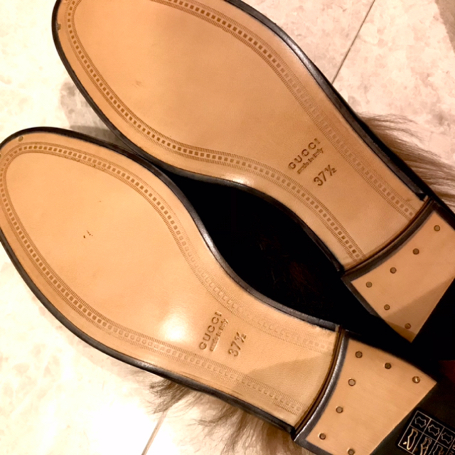 Gucci(グッチ)のレア 未使用❣️グッチ　GUCCI Jordaan ファー　ローファー レディースの靴/シューズ(ローファー/革靴)の商品写真