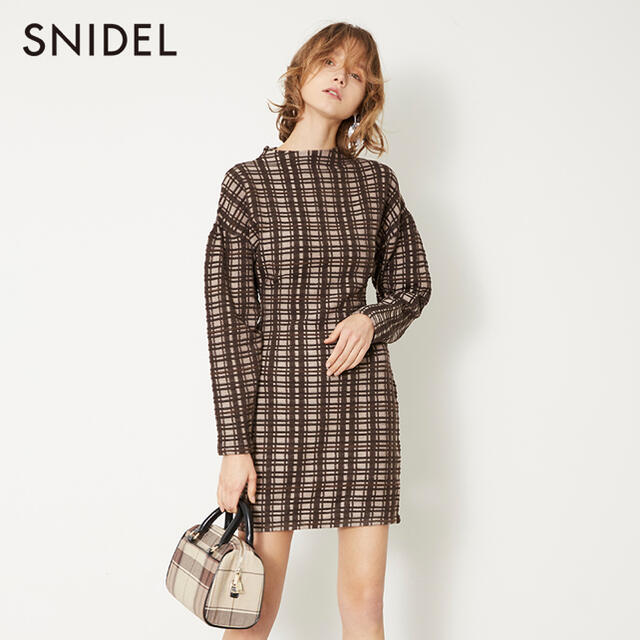 SNIDEL(スナイデル)のSNIDEL スタンドカラータイトニットミニワンピース レディースのワンピース(ミニワンピース)の商品写真