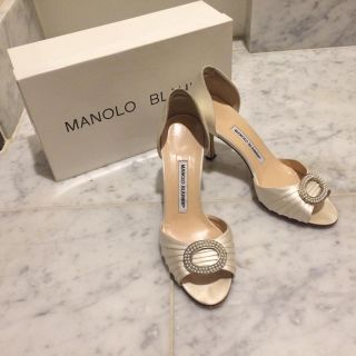 マノロブラニク(MANOLO BLAHNIK)の美品♡マノロブラニクのシルバーパンプス(ハイヒール/パンプス)