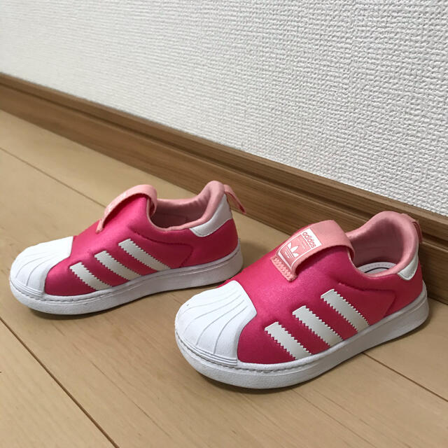 adidas(アディダス)のアディダススリッポン　スニーカー　キッズ キッズ/ベビー/マタニティのキッズ靴/シューズ(15cm~)(スリッポン)の商品写真