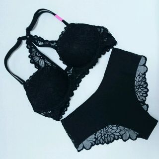 ヴィクトリアズシークレット(Victoria's Secret)の【値下げ】ヴィクトリアシークレットPINKセット(ブラ&ショーツセット)