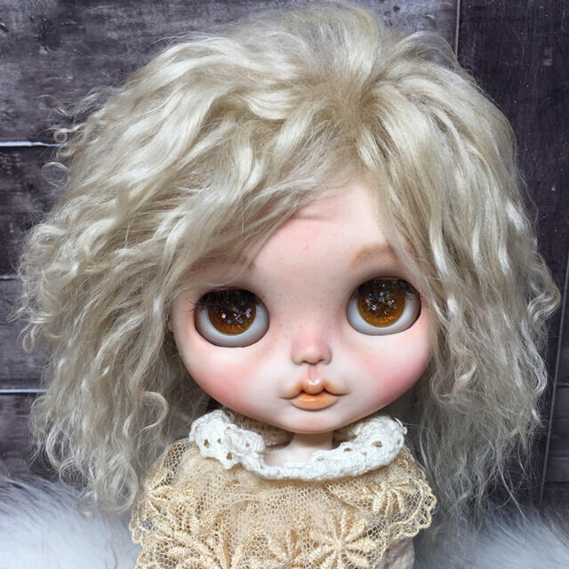 blythe_w-139シャイニーベージュ✨チベットラムフルスキンウィッグ