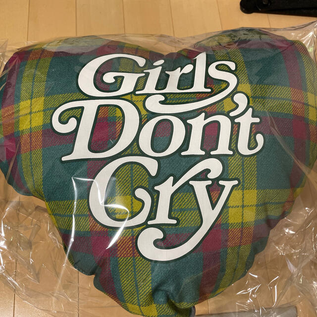 Girls Don´t Cry クッション　伊勢丹のサムネイル