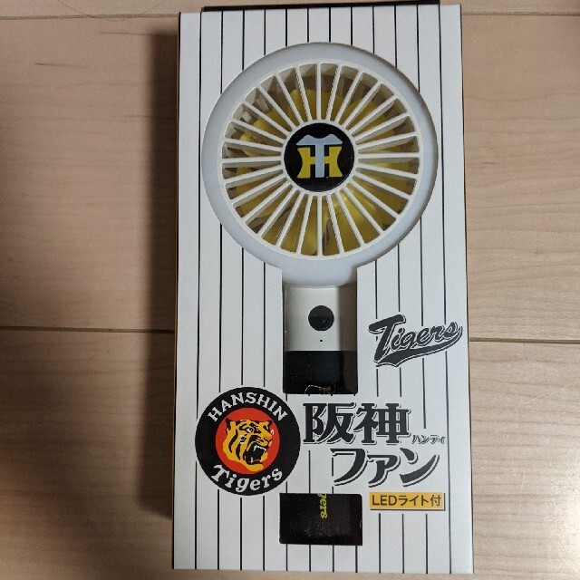 ハンディ 阪神ファン LEDライト付き スマホ/家電/カメラの冷暖房/空調(扇風機)の商品写真
