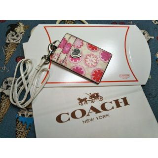 コーチ(COACH)の④コーチ　COACH　正規品　新品未使用　パスケース　花柄ハート　白✕ピンク　(パスケース/IDカードホルダー)