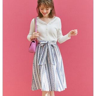 トッコ(tocco)のtocco closet ﾊｰﾄﾌﾗﾜｰｽﾄﾗｲﾌﾟｽｶｰﾄ 新品(ひざ丈スカート)