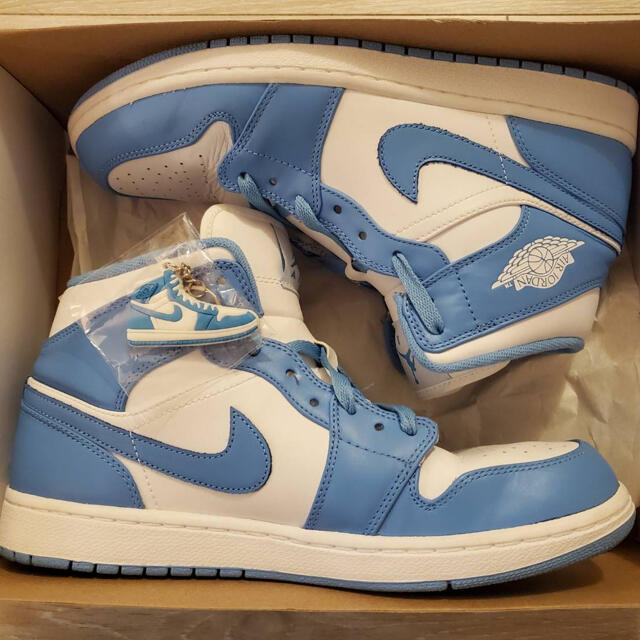 靴/シューズair jordan 1 mid unc