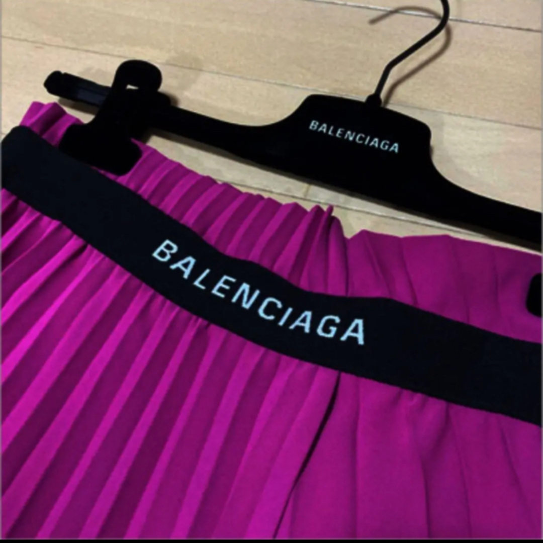 Balenciaga(バレンシアガ)の2019バレンシアガ　ビッグロゴ　スカート レディースのスカート(ひざ丈スカート)の商品写真