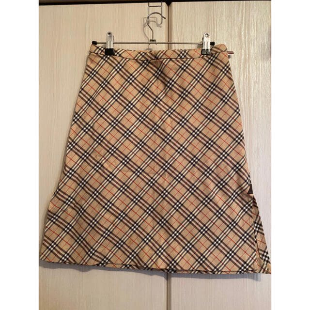 BURBERRY(バーバリー)のBurberry　スカート　ベージュ レディースのスカート(ひざ丈スカート)の商品写真