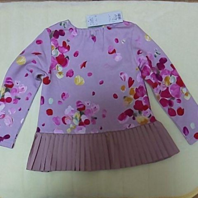 hakka kids(ハッカキッズ)のローズペタルプリント  トレーナー  110cm キッズ/ベビー/マタニティのキッズ服女の子用(90cm~)(Tシャツ/カットソー)の商品写真