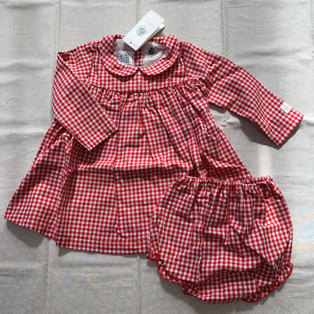 PETIT BATEAU(プチバトー)のプチバトー　ワンピースとパンツのセット　18m 赤色チェック キッズ/ベビー/マタニティのベビー服(~85cm)(ワンピース)の商品写真