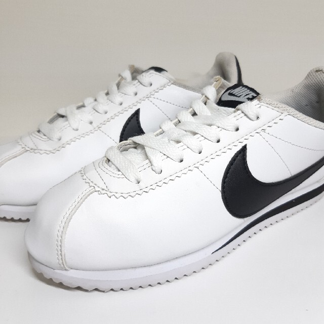 NIKE(ナイキ)のNIKE CLASSIC CORTEZ LEATHER 23.0 レディースの靴/シューズ(スニーカー)の商品写真