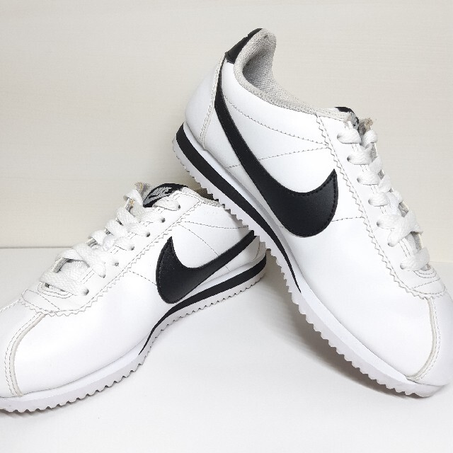 NIKE(ナイキ)のNIKE CLASSIC CORTEZ LEATHER 23.0 レディースの靴/シューズ(スニーカー)の商品写真