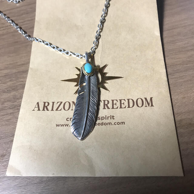 ARIZONA FREEDOM(アリゾナフリーダム)のアリゾナフリーダム金縄ターコイズ付きフェザー70ﾐﾘ メンズのアクセサリー(ネックレス)の商品写真