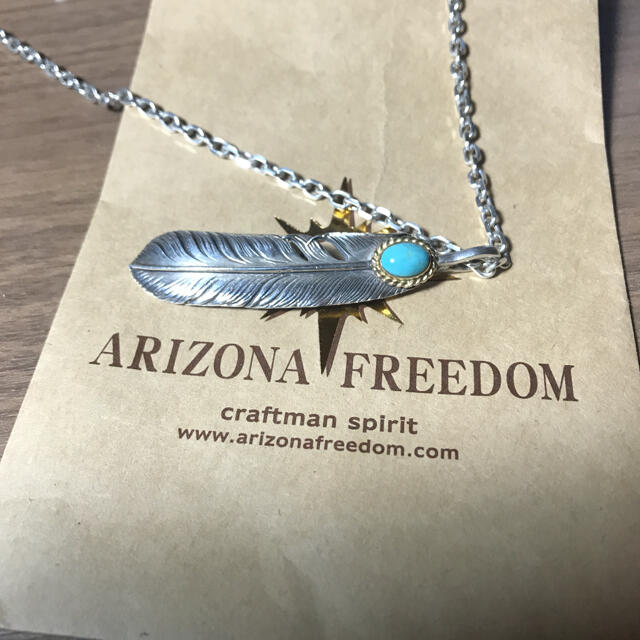 ARIZONA FREEDOM(アリゾナフリーダム)のアリゾナフリーダム金縄ターコイズ付きフェザー70ﾐﾘ メンズのアクセサリー(ネックレス)の商品写真