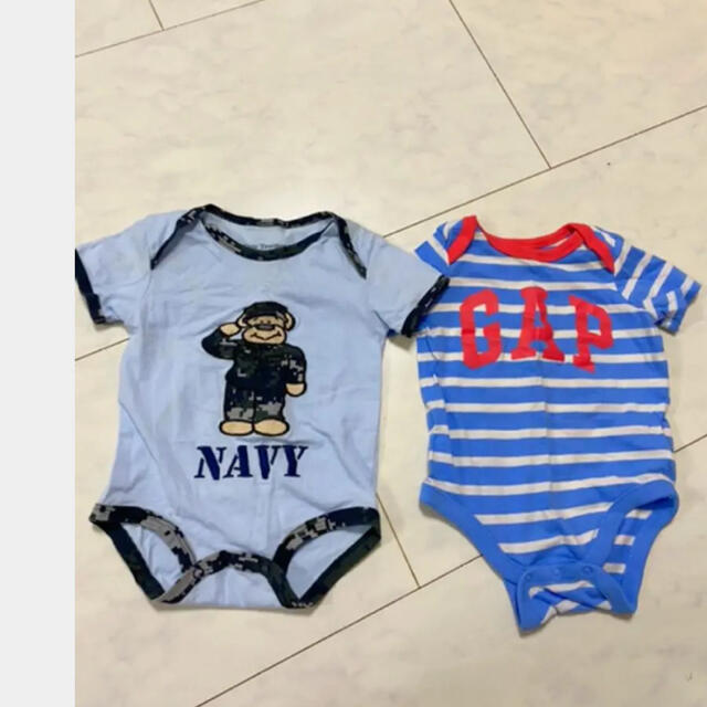 GAP Kids(ギャップキッズ)のアメリカ購入 2点セット！　US NAVYベビーロンパースとGAPベビーロンパー キッズ/ベビー/マタニティのベビー服(~85cm)(ロンパース)の商品写真