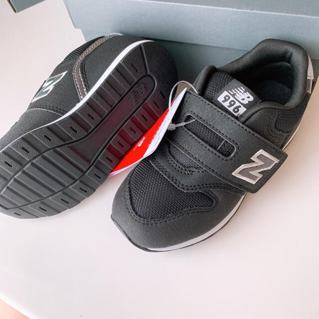 New Balance(ニューバランス)の15.0 新品 ニューバランス スニーカー 996 ホログラム ブラック キッズ キッズ/ベビー/マタニティのキッズ靴/シューズ(15cm~)(スニーカー)の商品写真